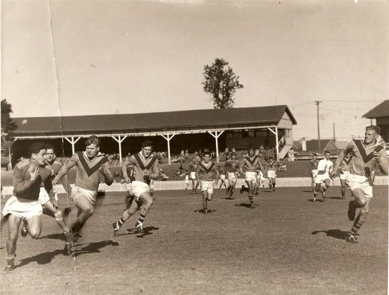 Bob-Cook-had-the-Easts-defence-hot-on-his-tail-for-the-entire-match-30.06.56-768x583.jpg